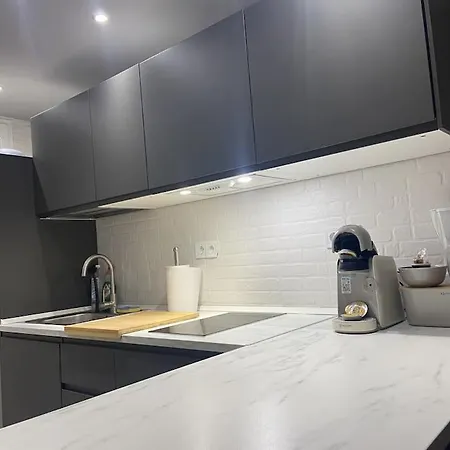 Casa Picaso Elegance, One Bedroom Center With Balcony By Namaste Elite Apartment *