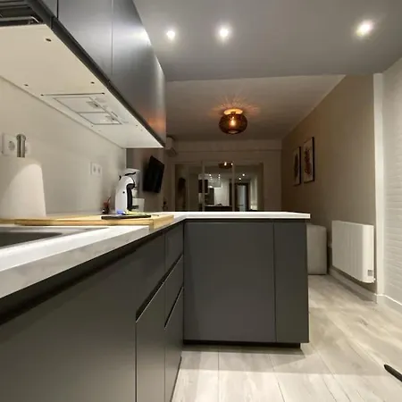 Casa Picaso Elegance, One Bedroom Center With Balcony By Namaste Elite Apartment *